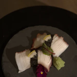 Tako Nigiri (Sushi Bạch Tuộc)