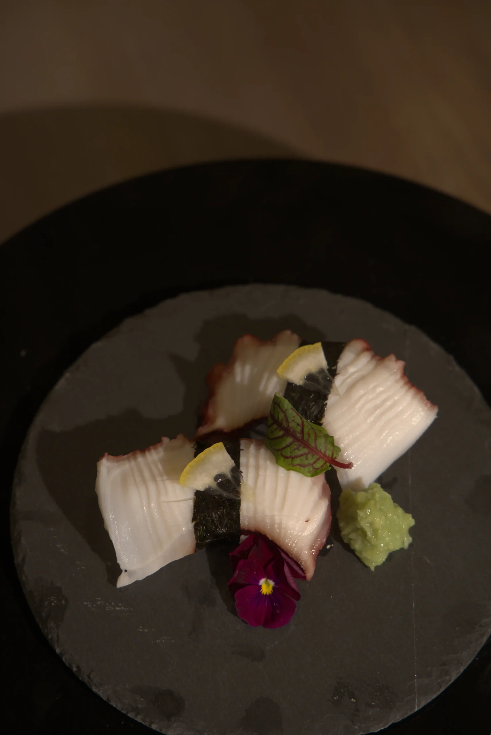 Tako Nigiri (Sushi Bạch Tuộc)