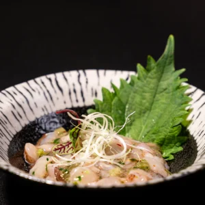 Bạch tuộc trộn wasabi chuẩn Nhật với bạch tuộc giòn tươi, vị cay the đặc trưng và hương vị hấp dẫn.