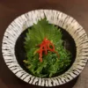 Rong biển mè Goma Wakame chuẩn Nhật với rong biển wakame giòn ngon, mè rang thơm bùi và hương vị thanh mát.