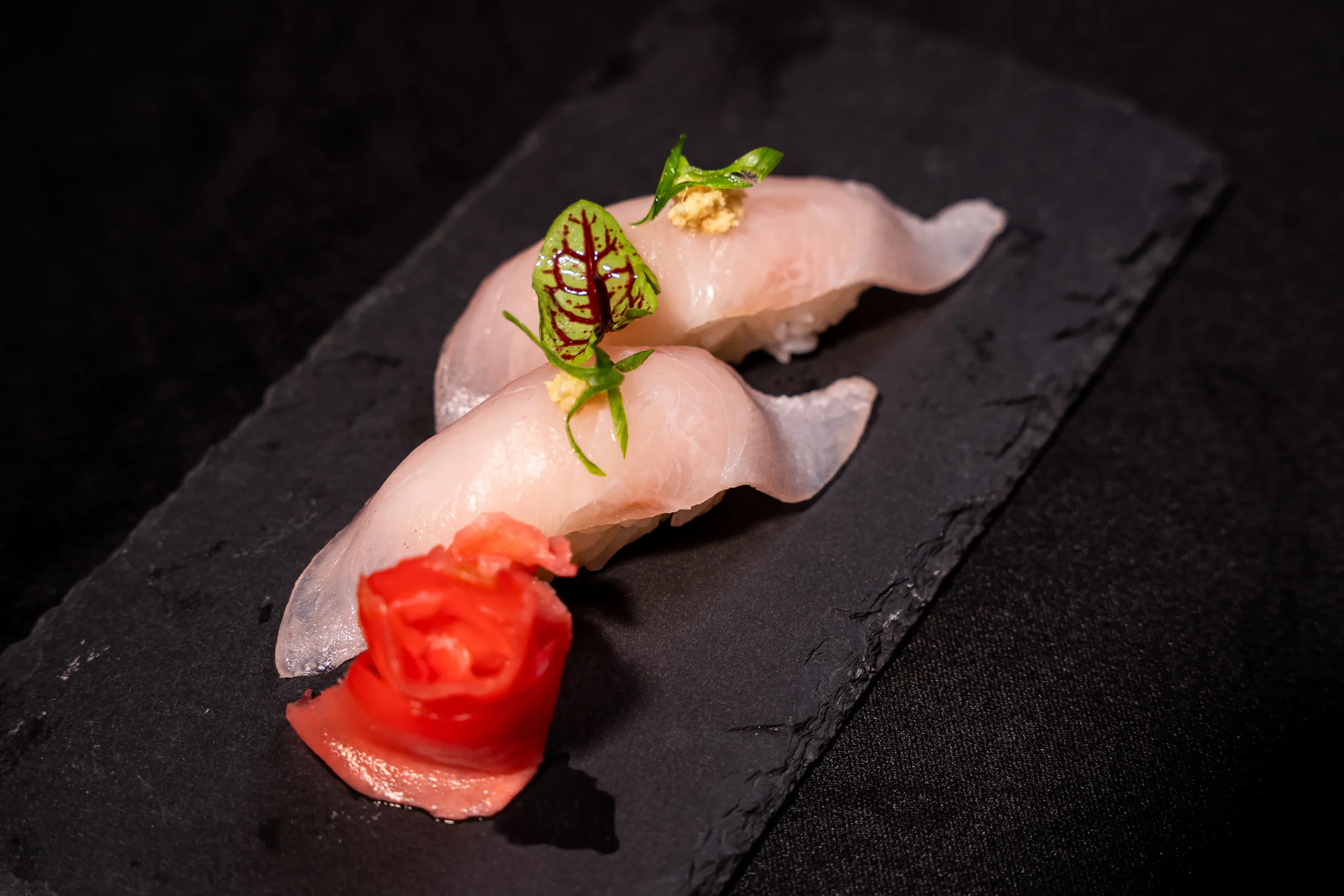 Shima Aji Nigiri (Sushi Cá Khế Sọc)