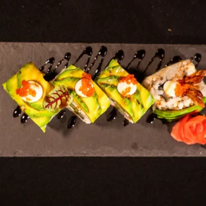 Shrimp & Avocado Roll (Cuộn Tôm & Bơ)