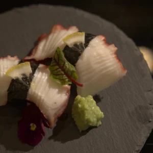 Tako Nigiri (Sushi Bạch Tuộc)